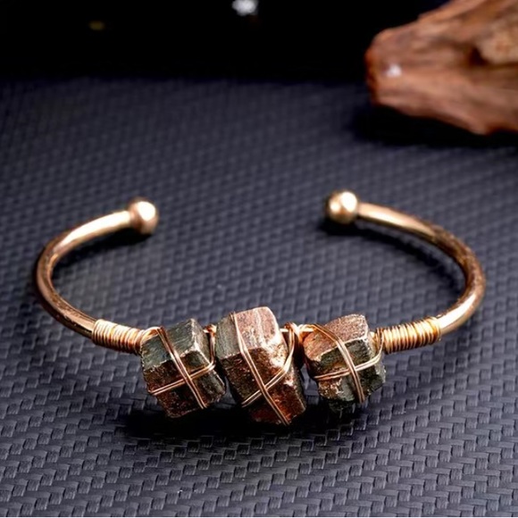 Luxe bohemian natural amethyst cuff bracelet - Picture 11 of 14